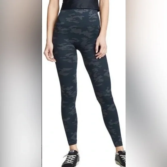 NEW SPANX - Look At Me Now Seamless Leggings - Picture 4 of 10